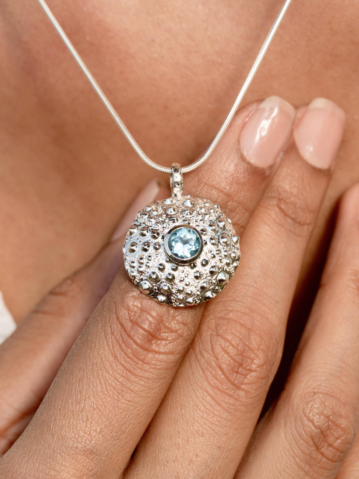 Blue topaz pendant in 925 sterling silver