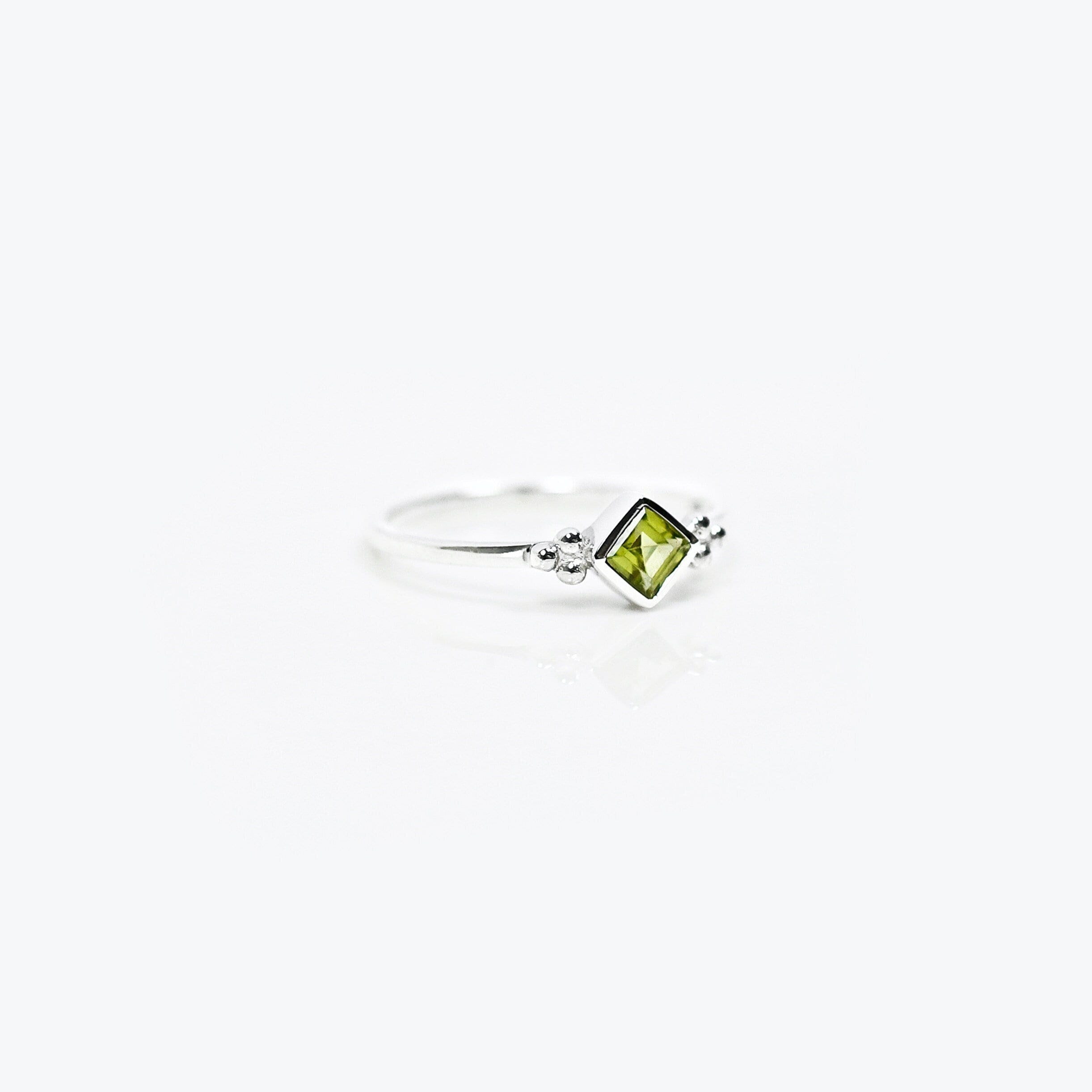 Maya Peridot Ring in 925 sterling silver