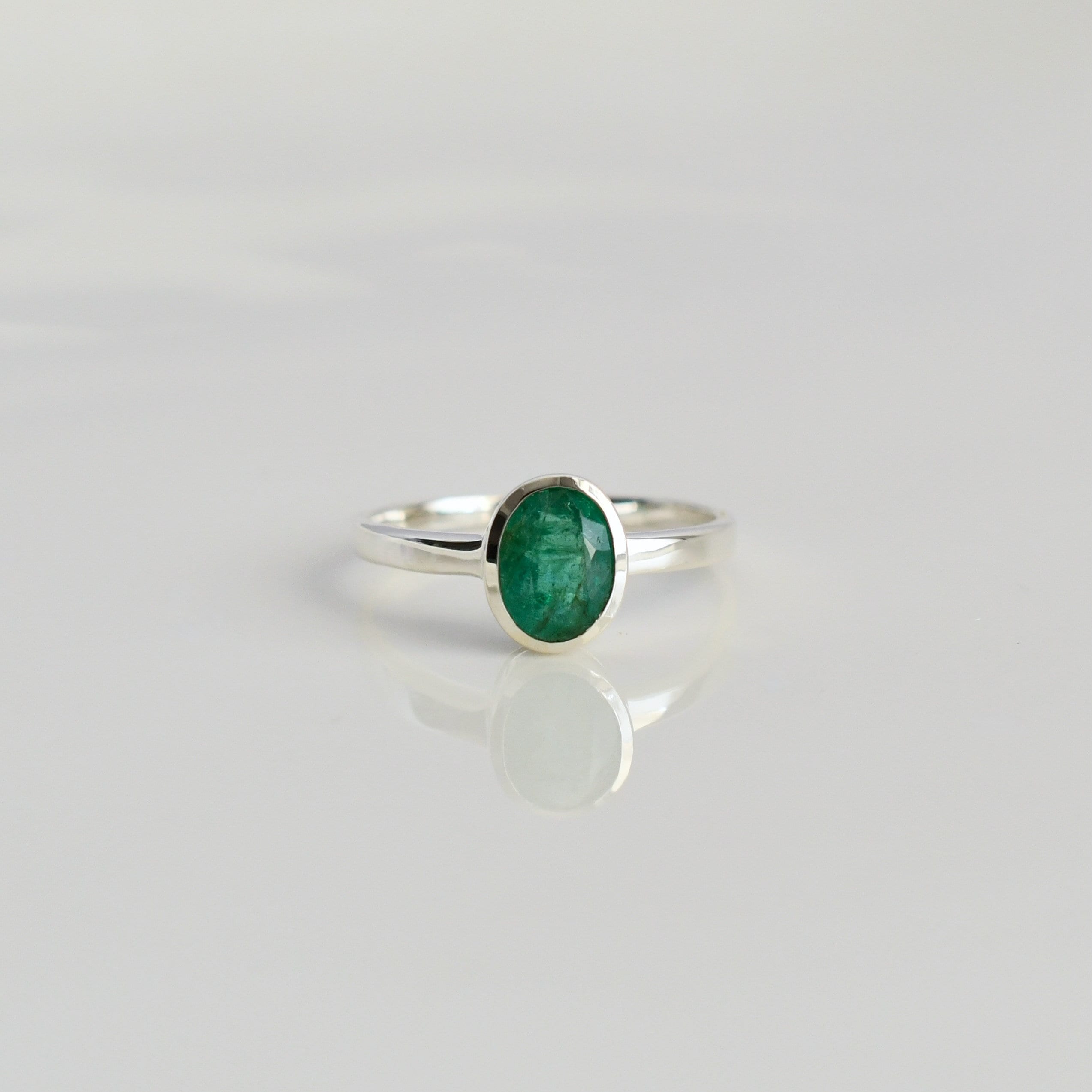 Oval Emerald Ring in 925 sterling silver