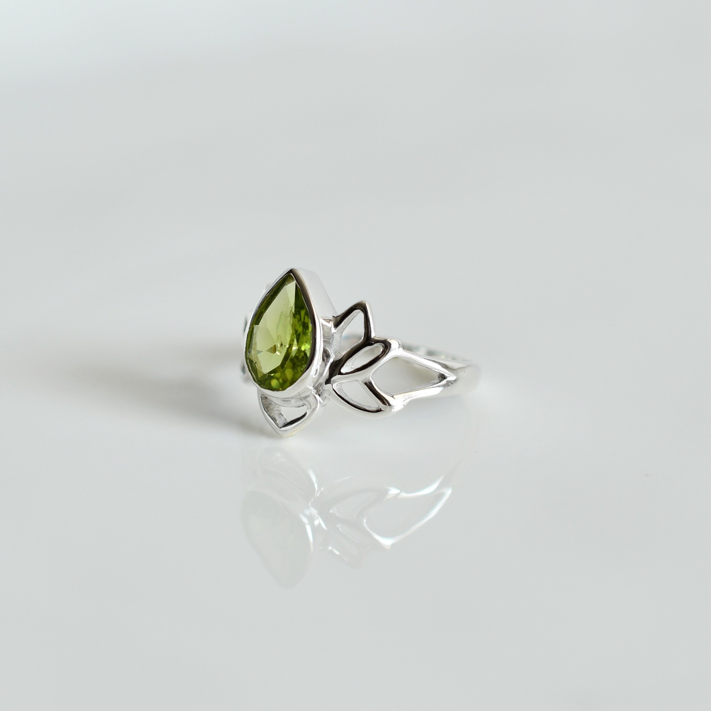Lotus Peridot Ring
