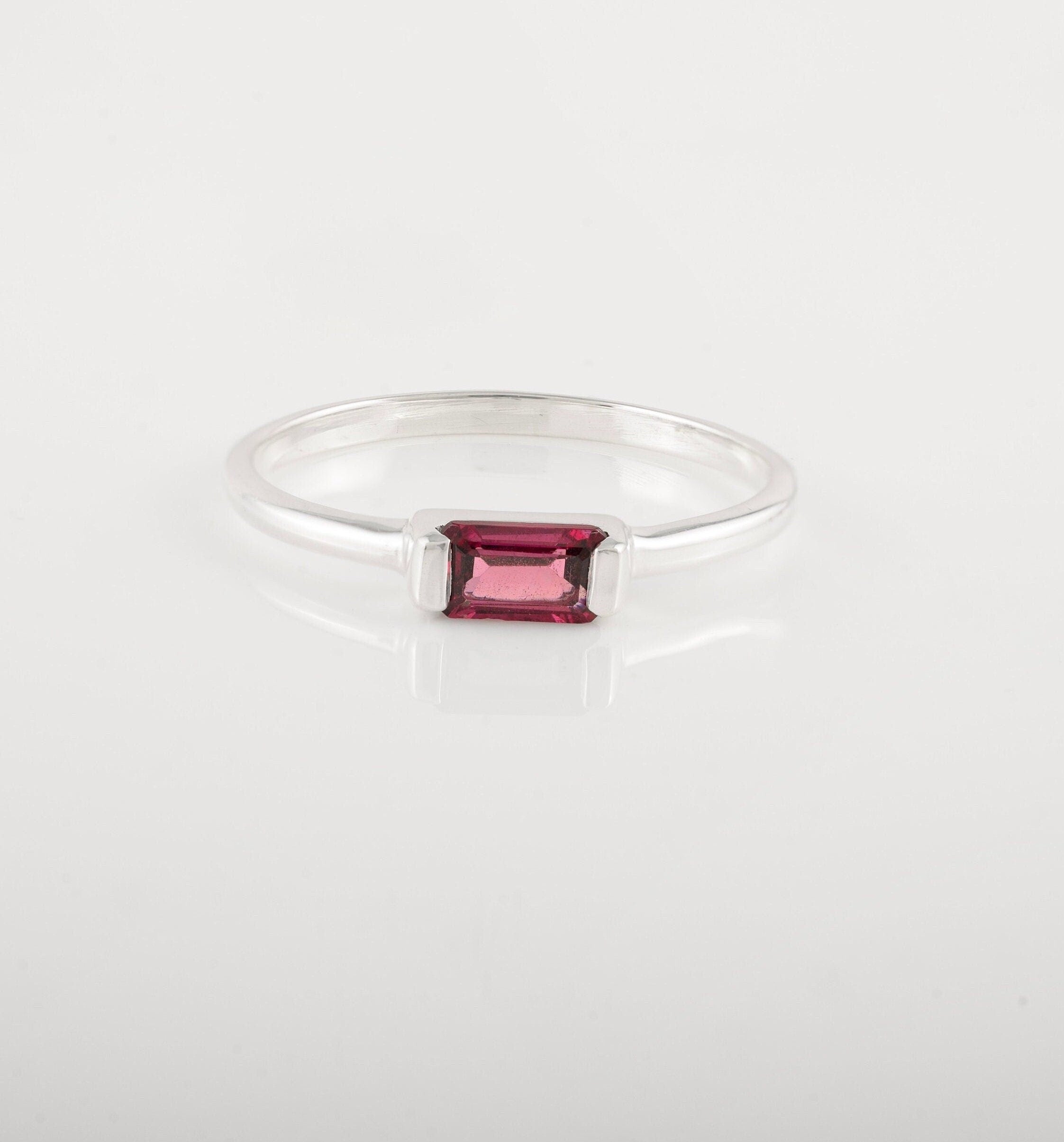 Scarlet Baguette Ring in 925 sterling silver