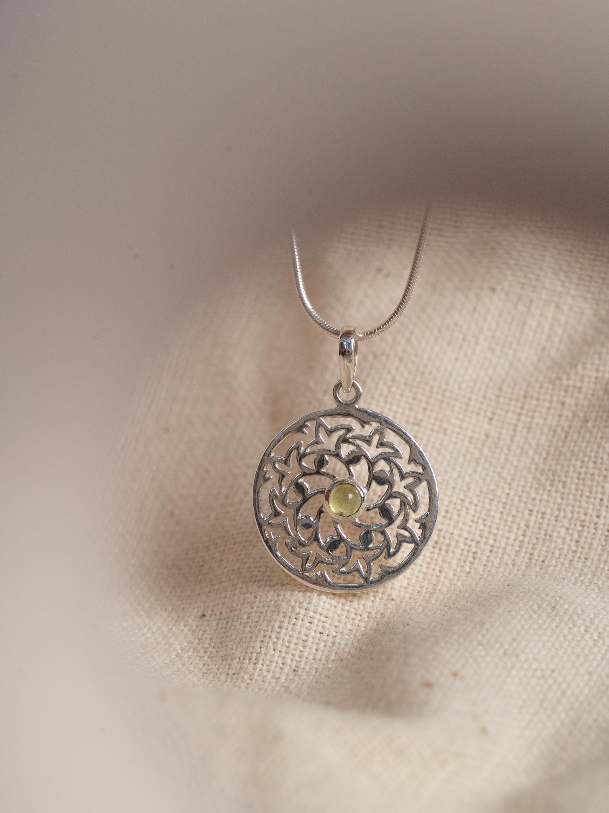 Floral Peridot Necklace in 925 sterling silver